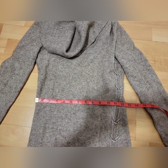 Le Chateau sandy/tan cowl-neck sweater xs - Picture 6 of 6